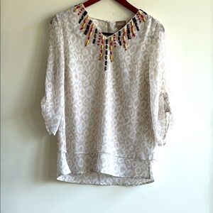 Chicos White and Tan Animal Print 3/4 Sheer Sleeve Beaded Neckline Blouse SZ 0‎